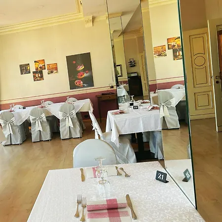 本蒂沃利奥时代公寓酒店 4*