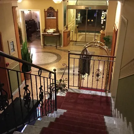 本蒂沃利奥时代公寓酒店 酒店 4*