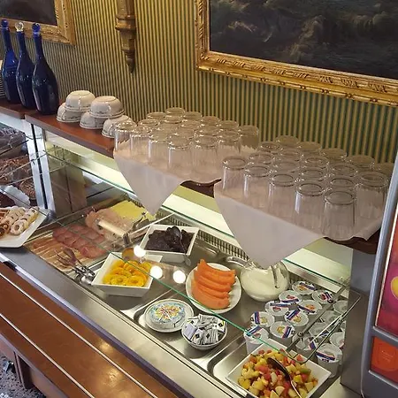 本蒂沃利奥时代公寓酒店